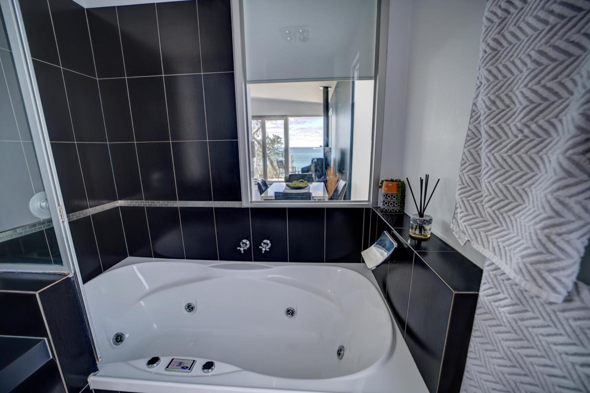 Battery Cove Beach Front Apartment ポート・フェアリー エクステリア 写真